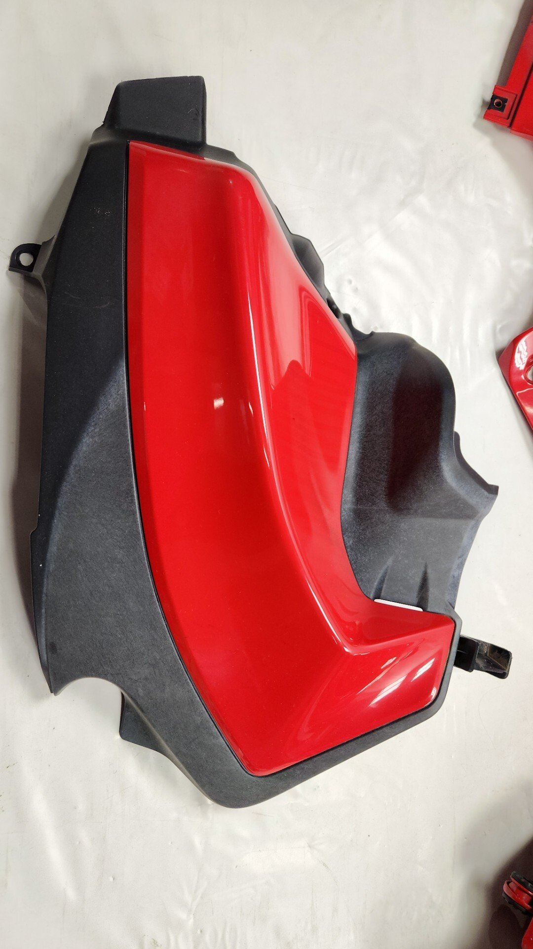 FIANCO COPERTURA SERBATOIO LATO DESTRO ROSSO DUCATI PANIGALE V2 2020 2025