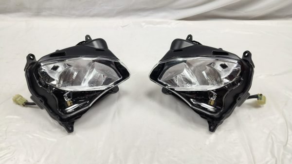 COPPIA FANALI ANTERIORI ORIGINALI PER YAMAHA YZF R3 2019 2024