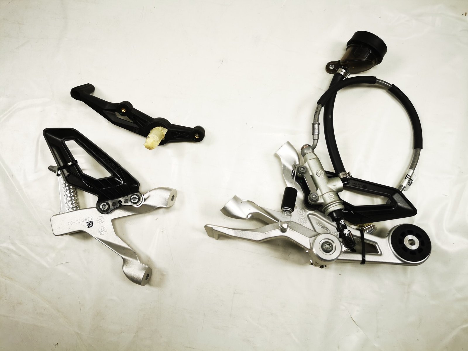 PEDANE PILOTA COMPLETE ORIGINALI PER BMW S1000 RR 2020 2026 K67 - immagine 2