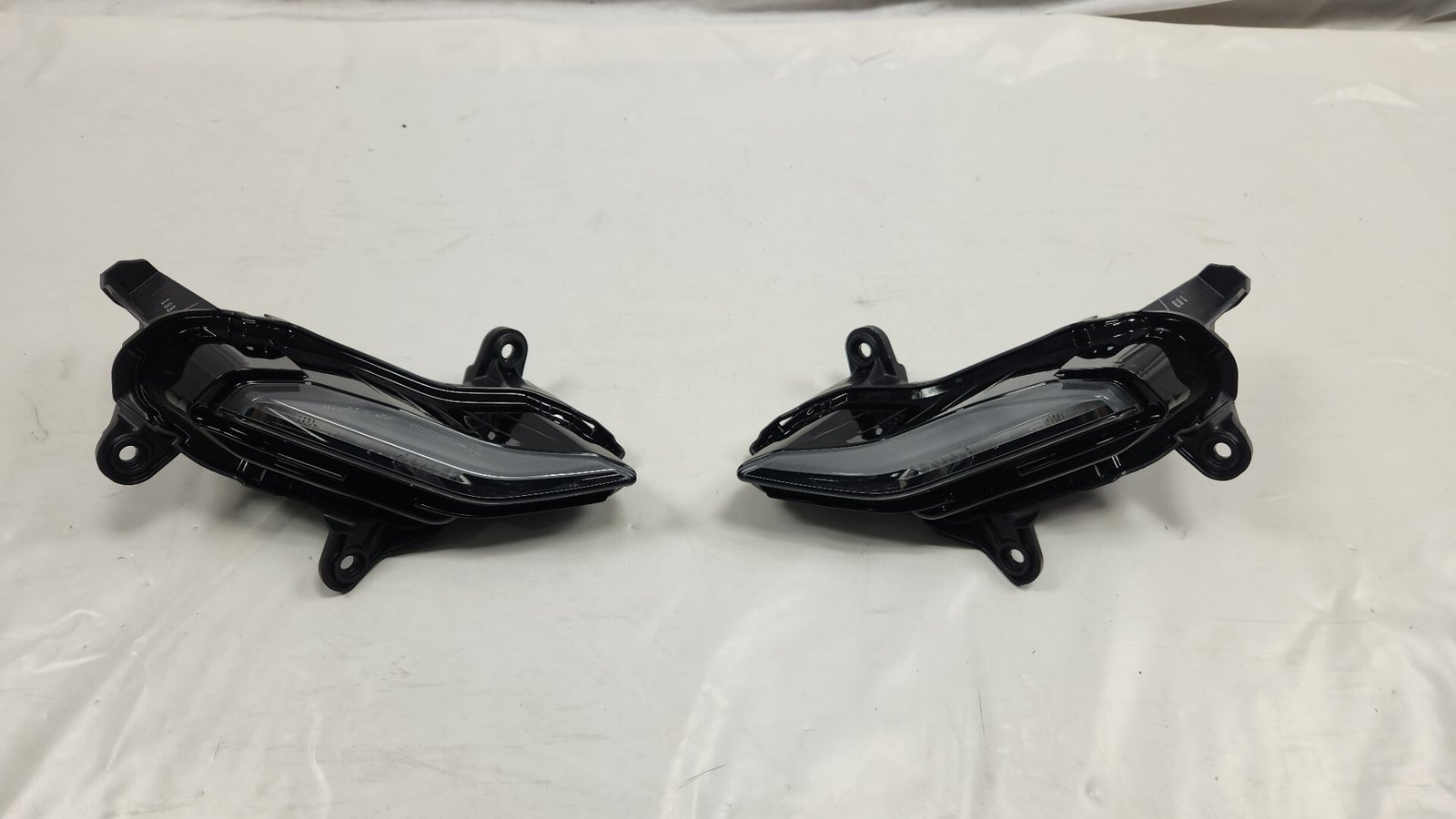 COPPIA FANALI LED ANTERIORI ORIGINALI PER YAMAHA YZF R7 2022 2025 - immagine 3