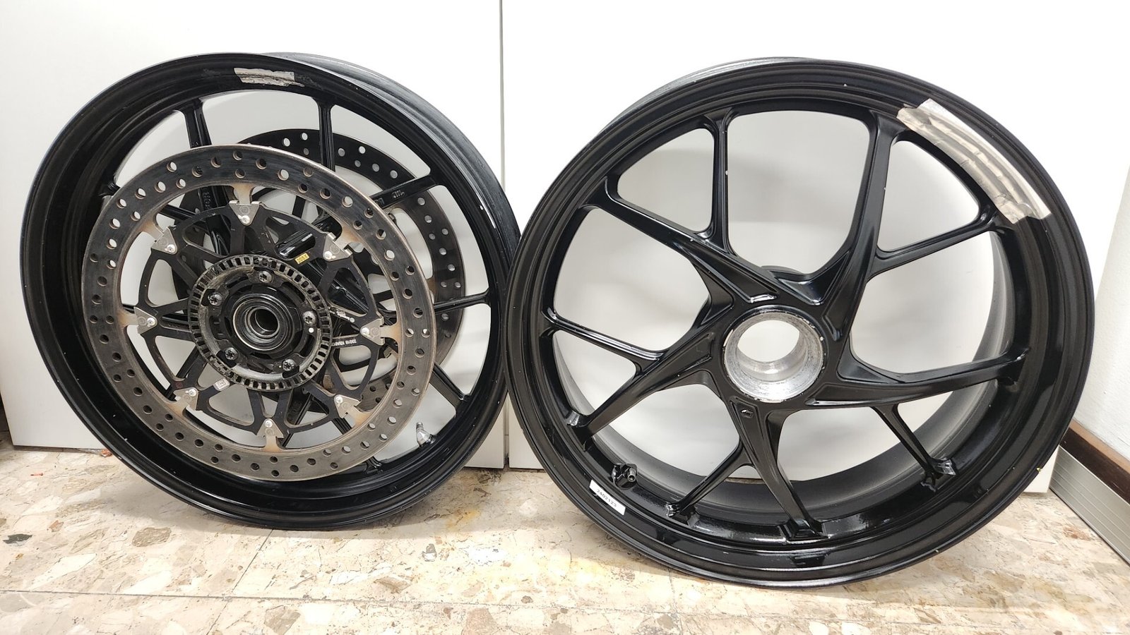 CERCHIO POSTERIORE ORIGINALE 17X5.5 DUCATI PANIGALE V2 2020 2025 - immagine 4