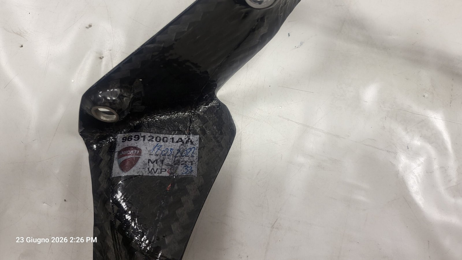 PARACATENA POSTERIORE IN FIBRA DI CARBONIO ORIGINALE DUCATI PANIGALE V4 V4S V4R