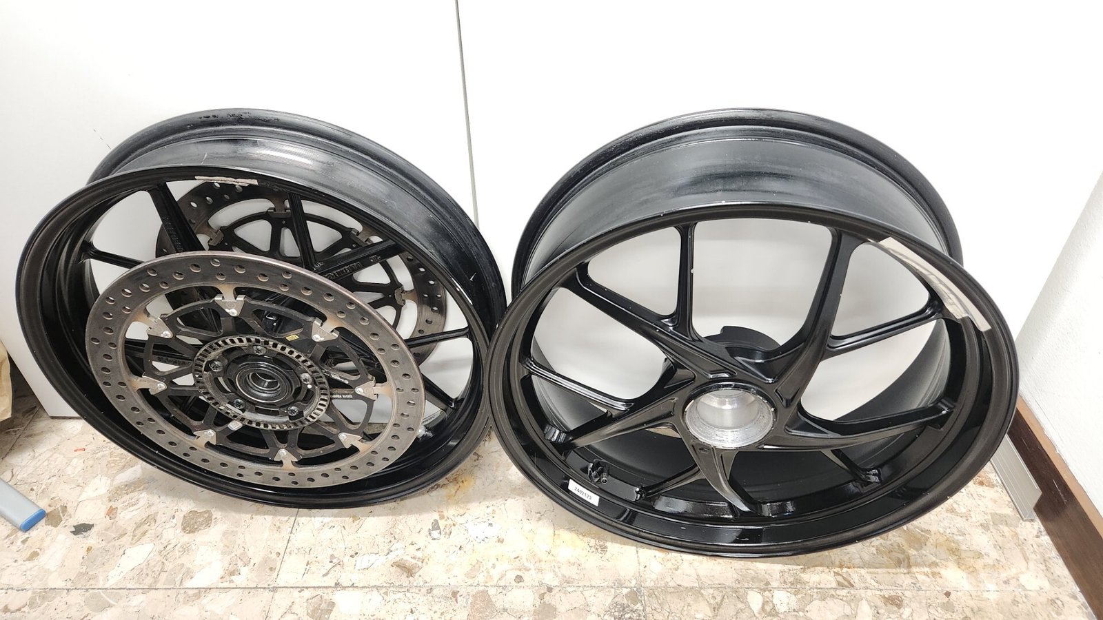 CERCHIO POSTERIORE ORIGINALE 17X5.5 DUCATI PANIGALE V2 2020 2025 - immagine 5