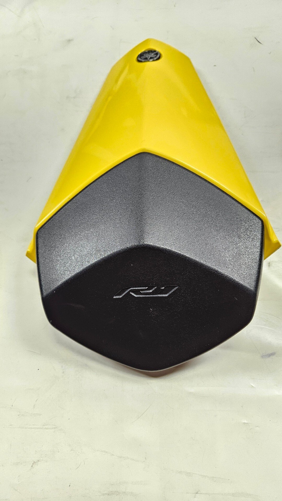 UNGHIA MONOPOSTO ORIGINALE GIALLA PER YAMAHA YZF R1 2015 2025 - immagine 5