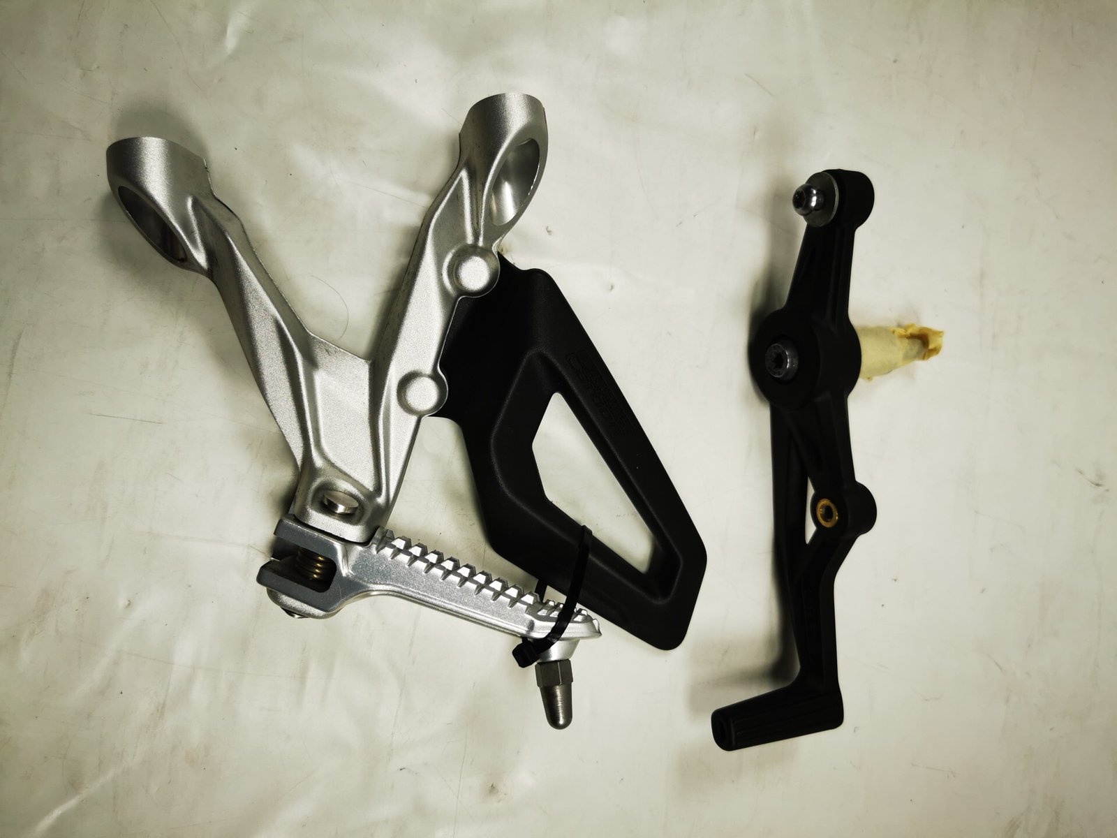 PEDANE PILOTA COMPLETE ORIGINALI PER BMW S1000 RR 2020 2026 K67 - immagine 5