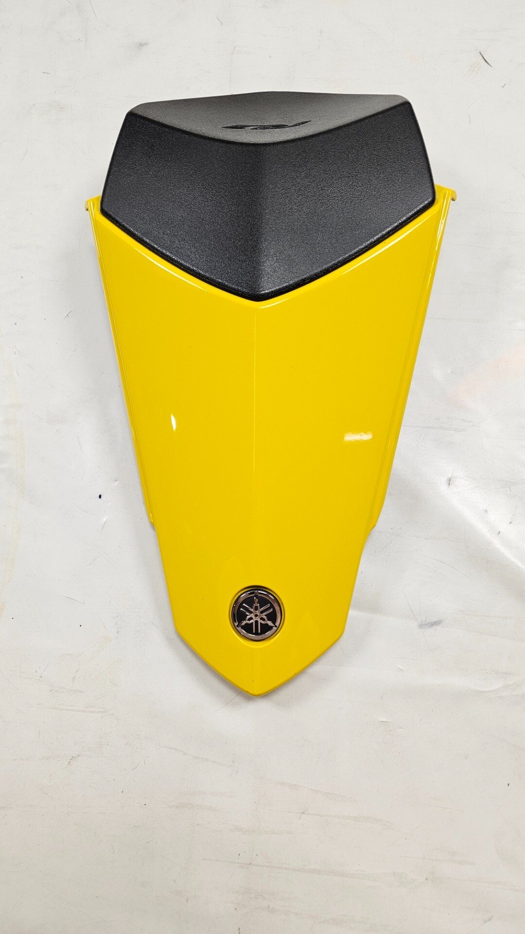 UNGHIA MONOPOSTO ORIGINALE GIALLA PER YAMAHA YZF R1 2015 2025 - immagine 7