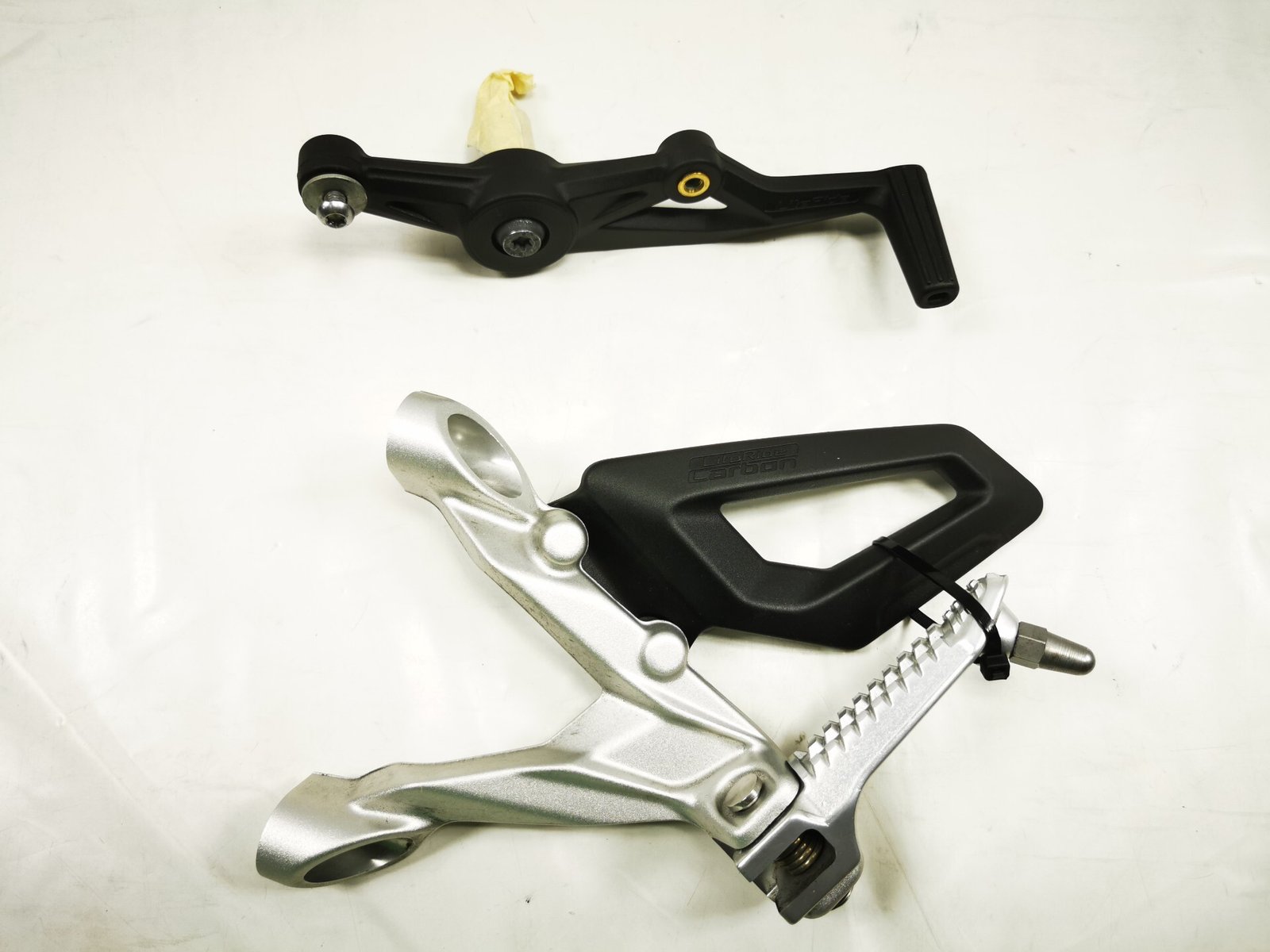 PEDANE PILOTA COMPLETE ORIGINALI PER BMW S1000 RR 2020 2026 K67 - immagine 7